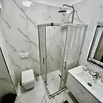 Bella Vista Apartment *