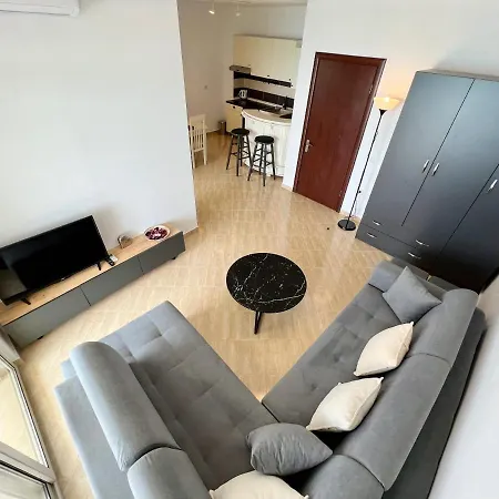 Bella Vista Apartment *